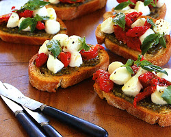 Bruschette with pesto and sun-dried tomatoes