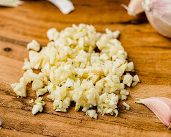 Chopped garlic